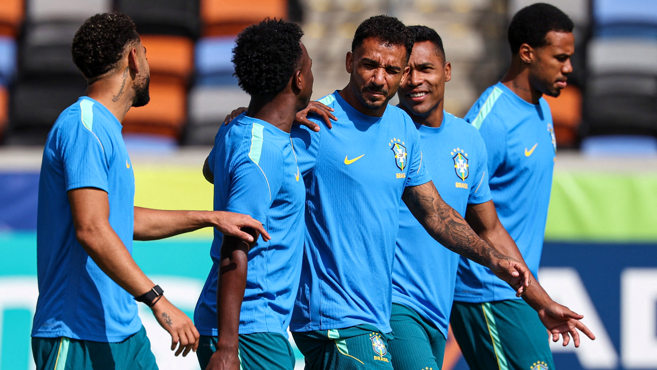 Favorites Board Tightens as Argentina Brazil Spain and France Enter Knockouts