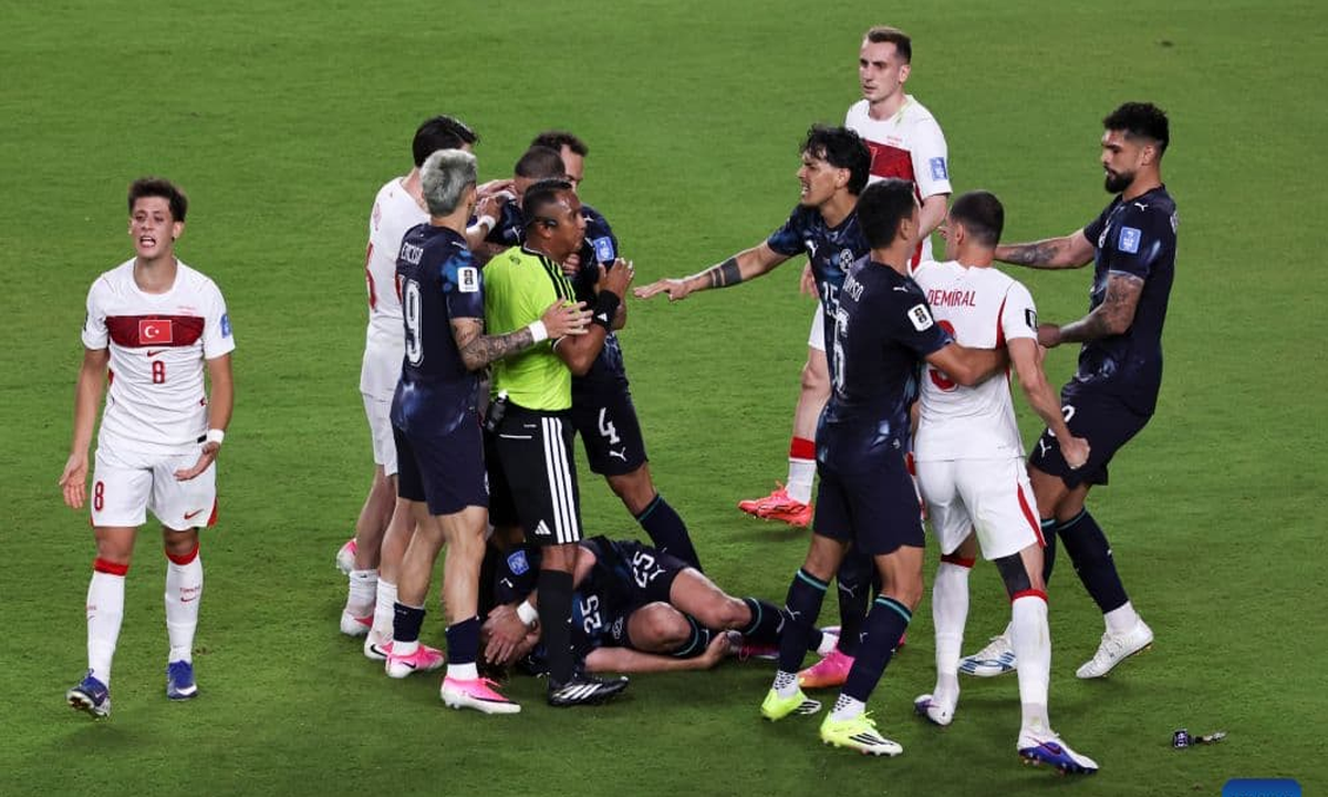 Ten-Man Paraguay Send Turkiye Out After Galarza's 65-Second Strike image 3