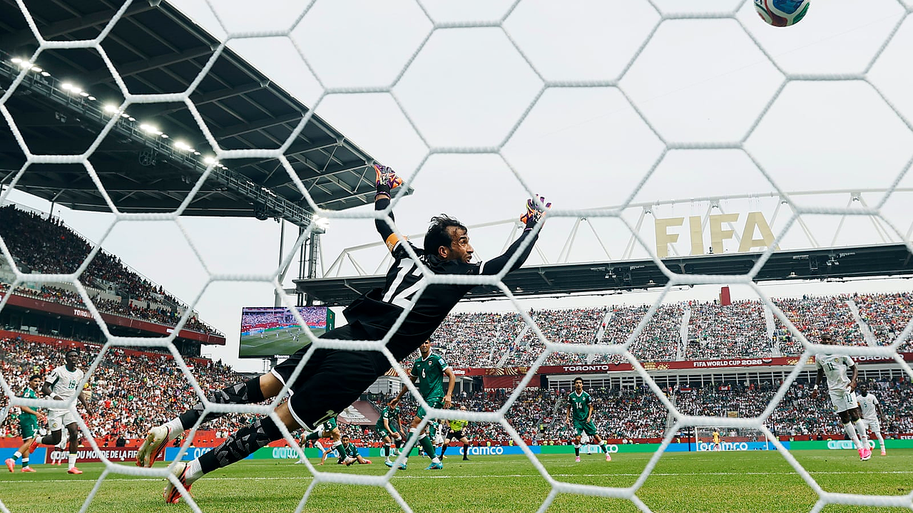 Senegal Put Iraq Under Immediate Survival Pressure in Group I image 3