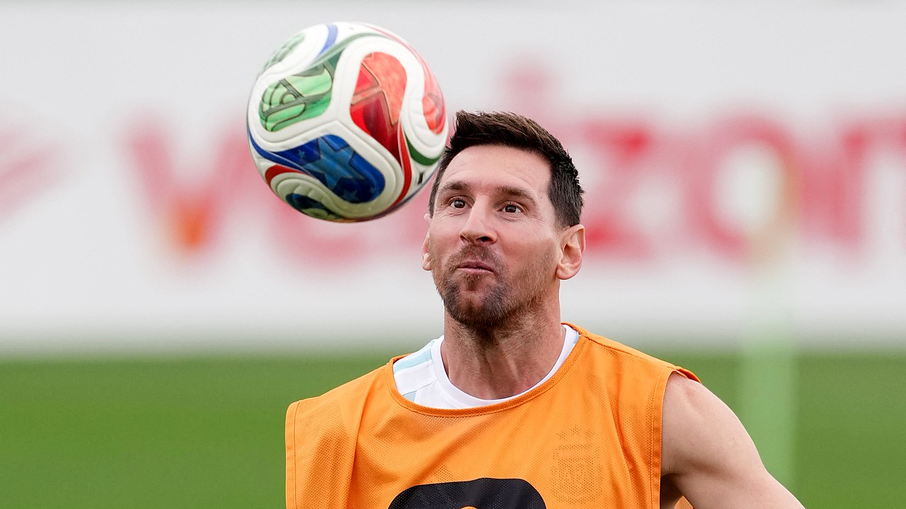 Messi's Free Kick Keeps Argentina Perfect Before Cape Verde Test