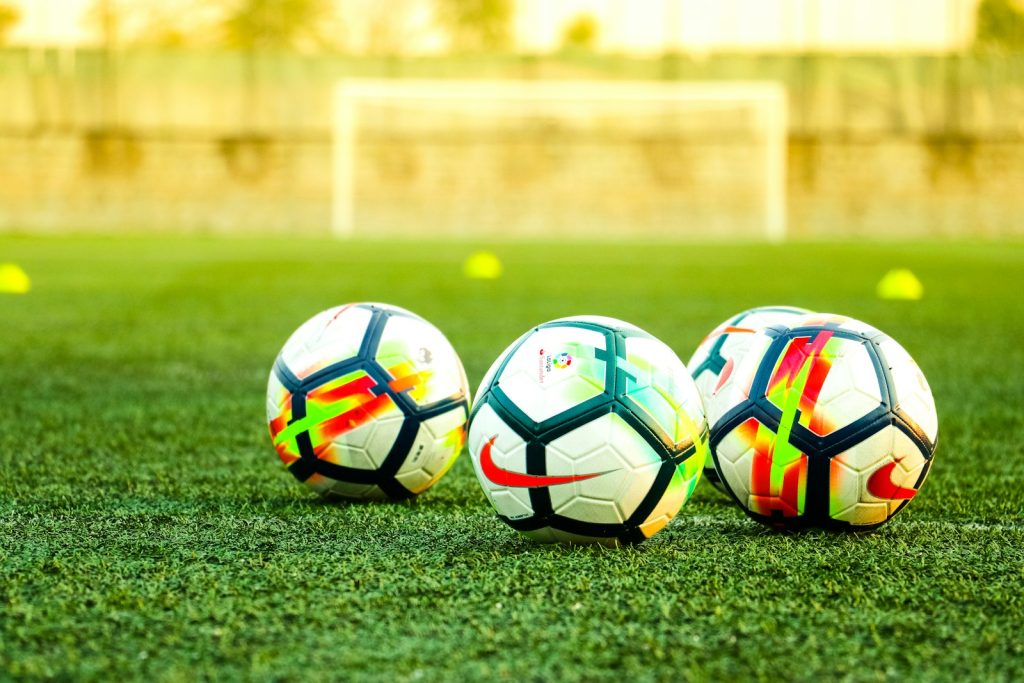 Title Race Heats Up as Top Four Refuse to Blink