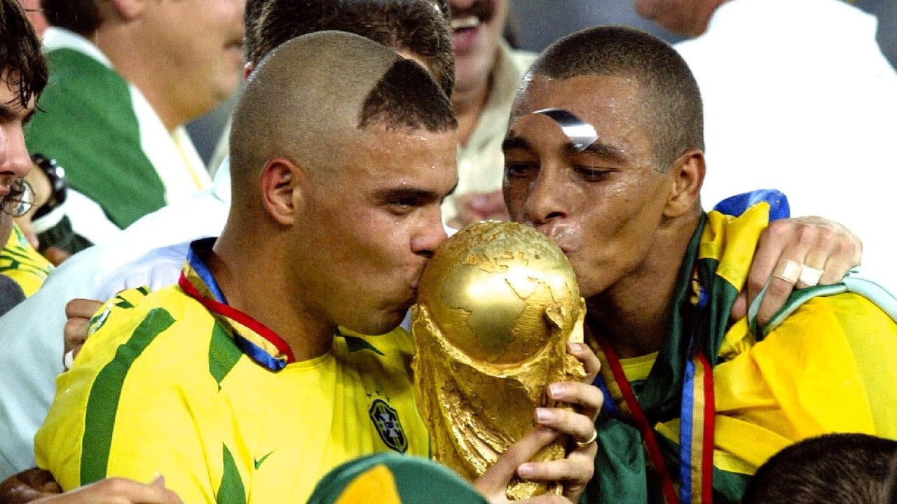 Ronaldo's 2002 Haircut Apology Reopens Brazil's Most Famous Distraction