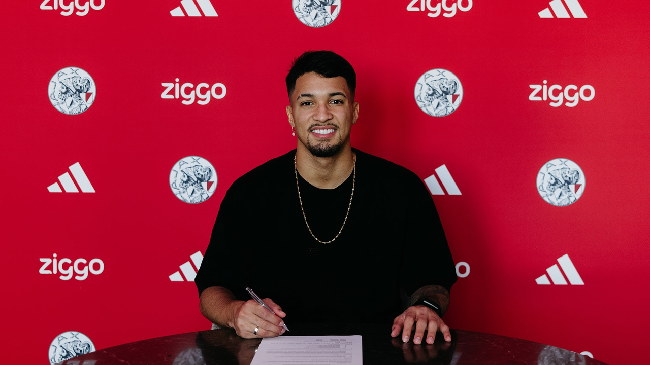 Marcos Leonardo during his official Ajax presentation