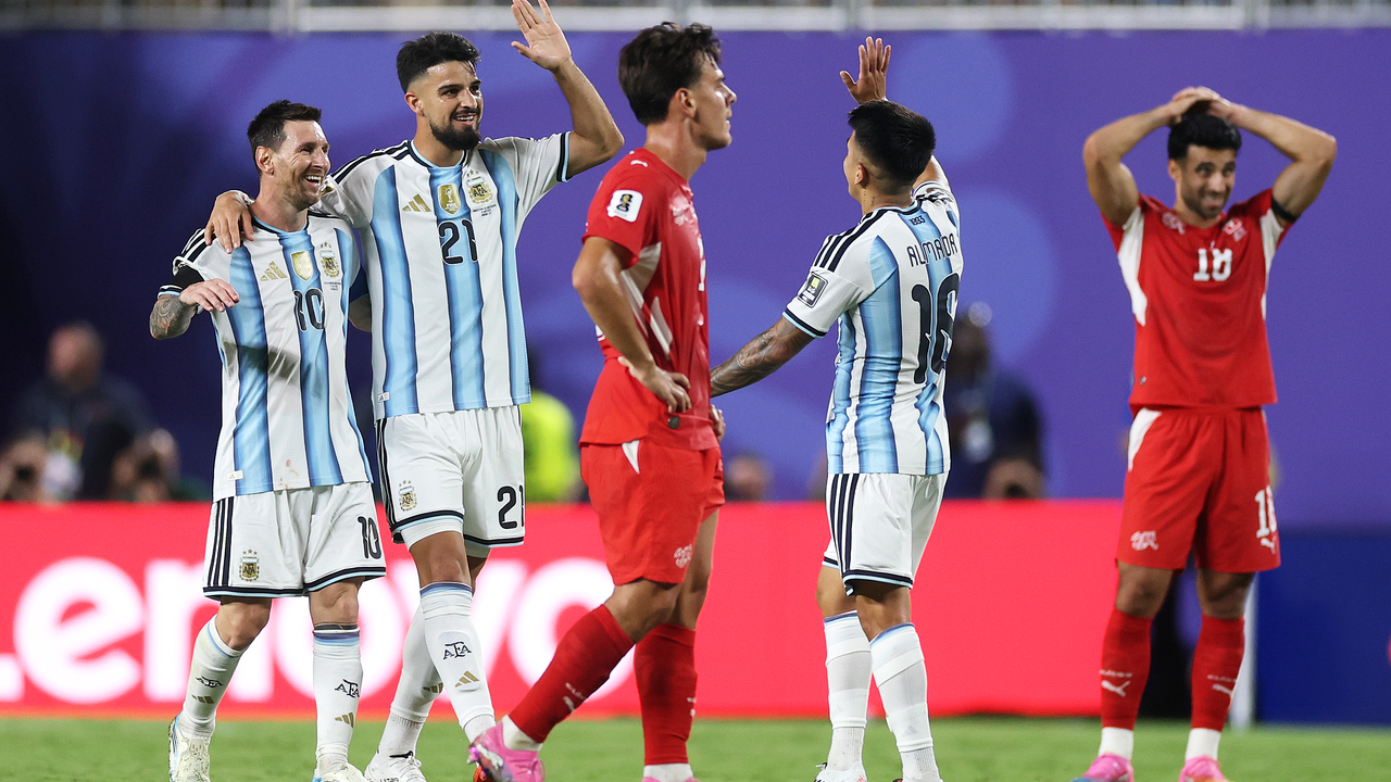 Swiss players pressing Argentina during the World Cup quarter-final