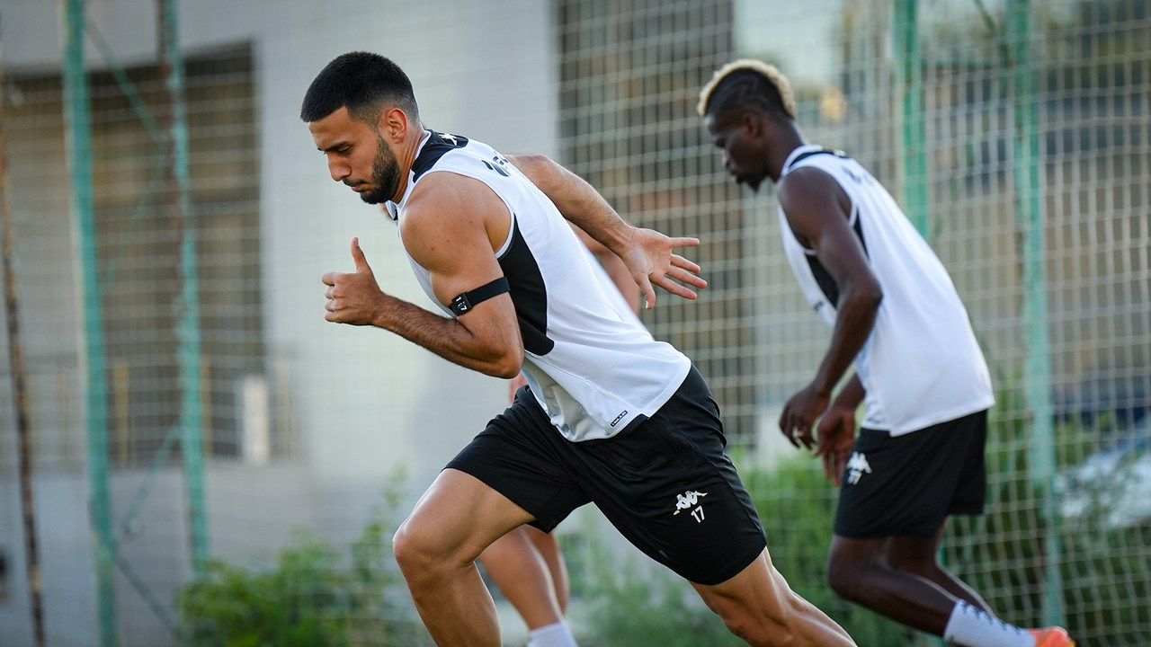 Neftchi players run during training before the Dinamo Minsk match
