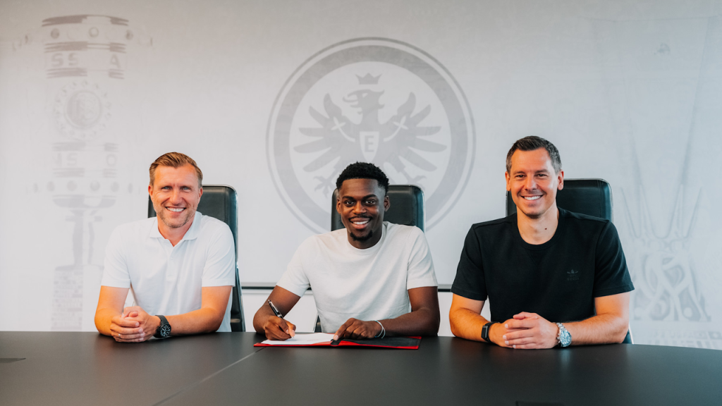 Eintracht Frankfurt sign Noel Aseko from Bayern on a deal until 2031