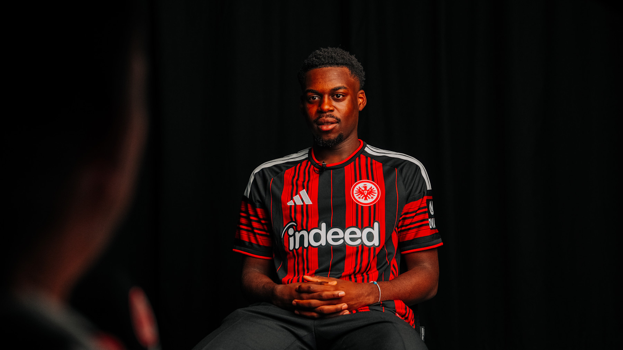 Noel Aseko wears the Eintracht Frankfurt home shirt after his transfer
