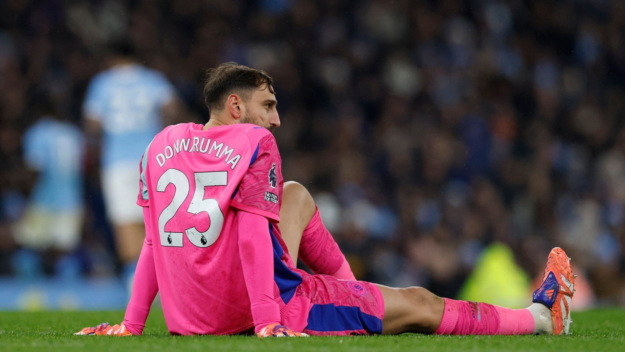 English football tests a new rule for goalkeeper injury stoppages