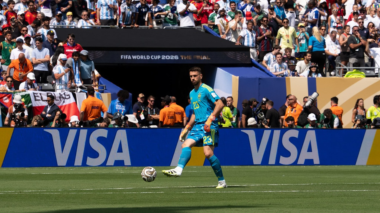 Argentina goalkeeper Emiliano Martinez controls the ball during the final