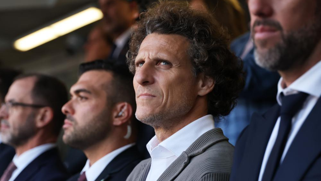 Diego Forlan takes temporary charge of Uruguay