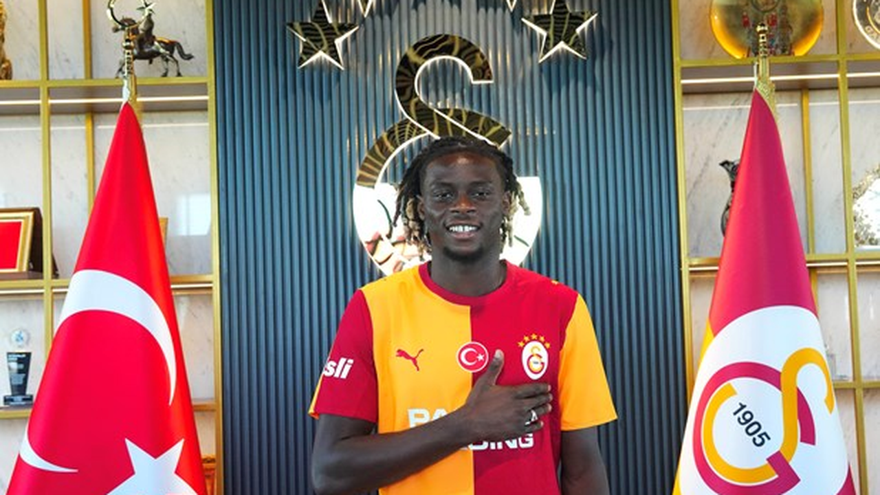 Lesley Ugochukwu completing official media work after joining Galatasaray