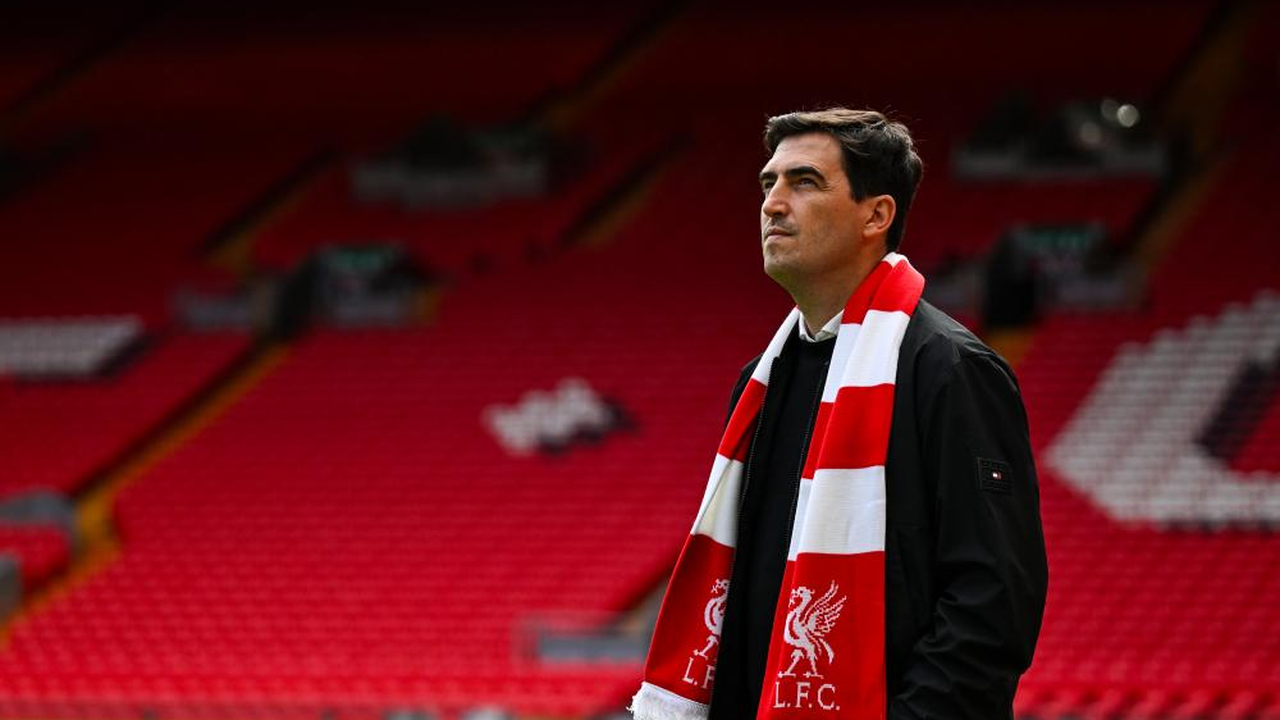 Andoni Iraola holding a Liverpool scarf at Anfield after his appointment
