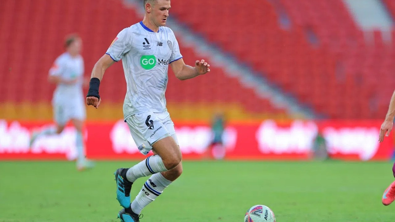 Louis Verstraete runs with the ball for Auckland FC