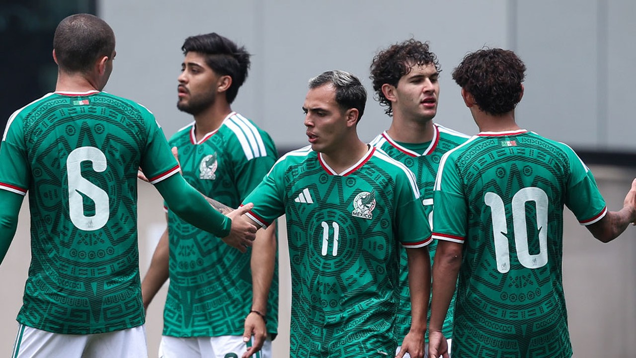 Mexico under-20 players gather in green shirts before a match