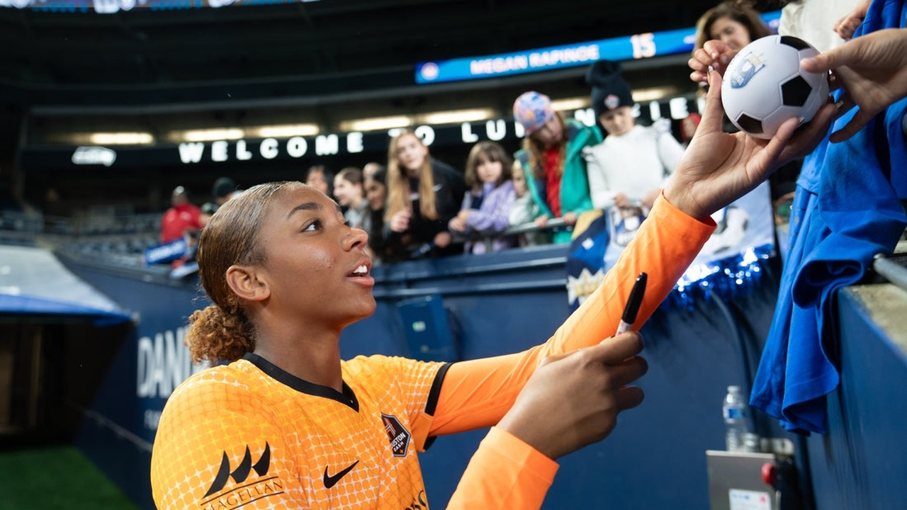 Orlando Pride sign teenage forward Zoe Matthews through the end of 2026