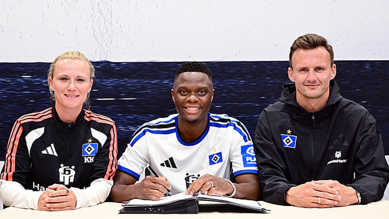 Patson Daka signs his Hamburg contract