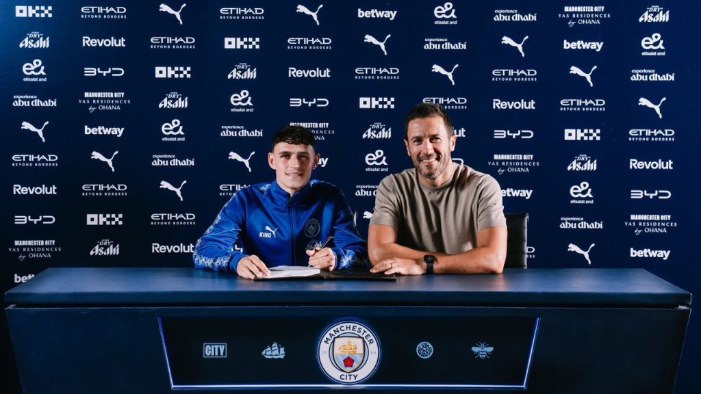 Phil Foden extends his Manchester City contract until 2030