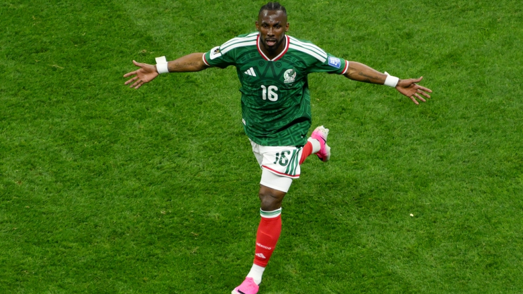 Quinones Helps Mexico Beat Ecuador After Storm Delay
