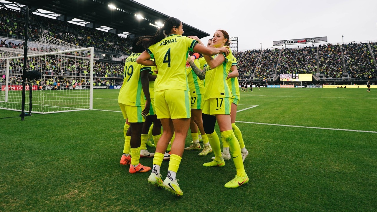Utah Royals players gather in a team huddle