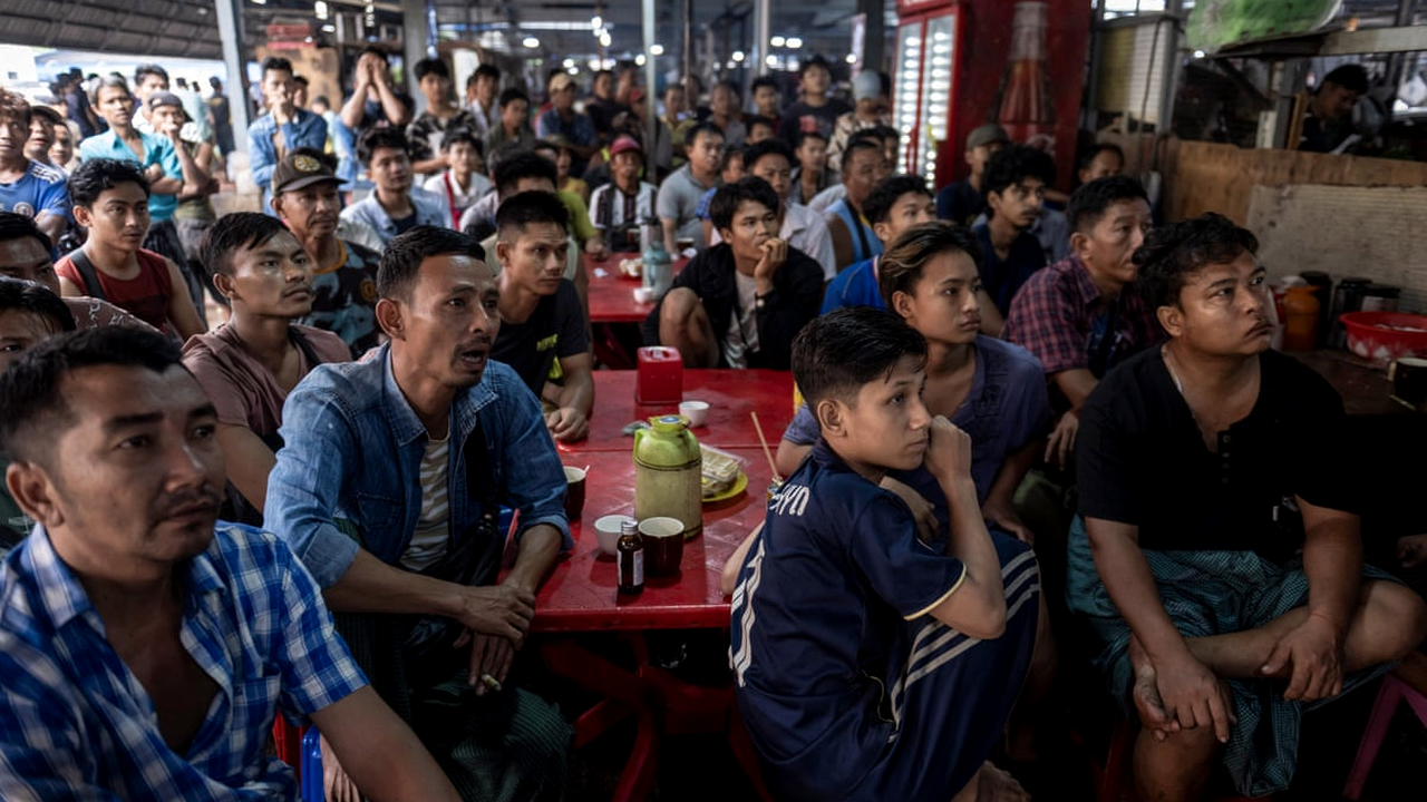 Supporters watching Argentina play Switzerland during the World Cup knockout stage