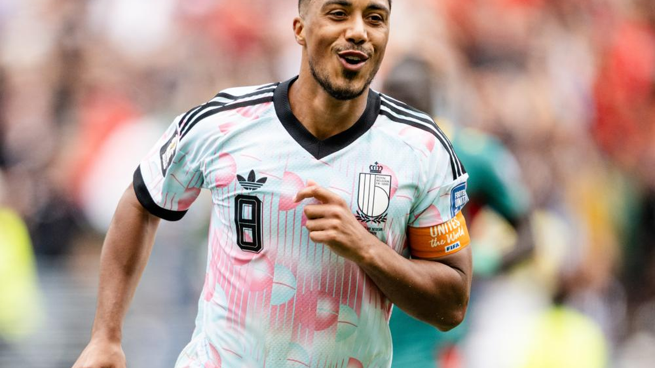Tielemans controls midfield possession for Aston Villa before his transfer