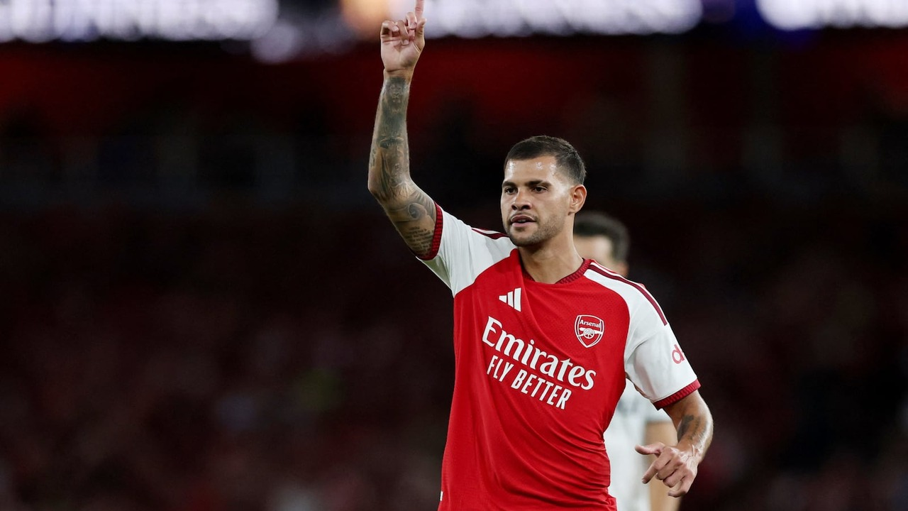 Arsenal beat Como on penalties after a 1-1 draw