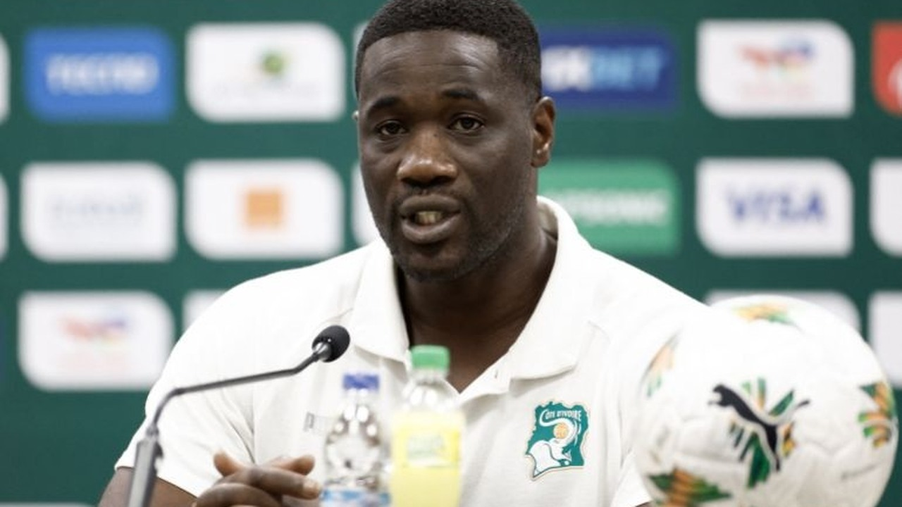 Emerse Fae speaks at a Cote d'Ivoire press conference