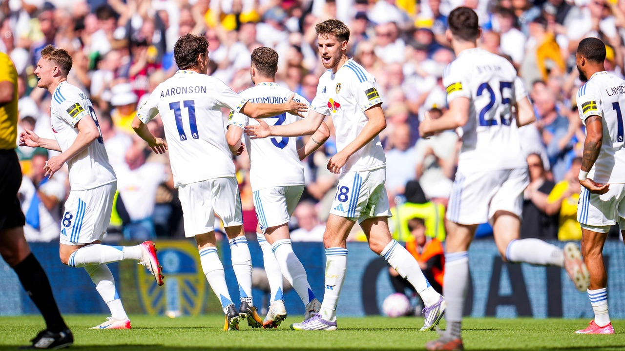 Leeds United players celebrate together on the pitch