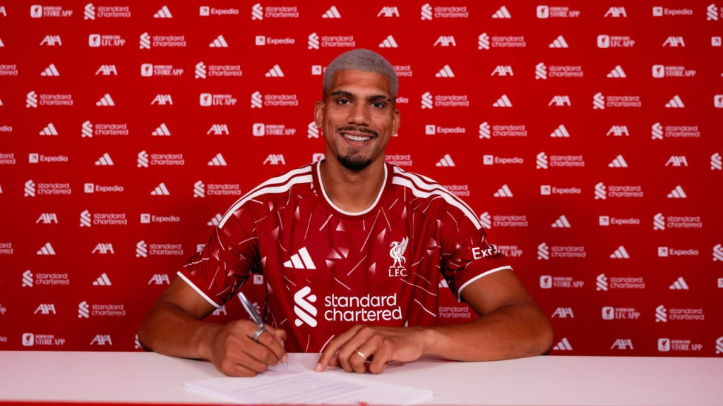 Liverpool agree season-long loan for Ronald Araujo