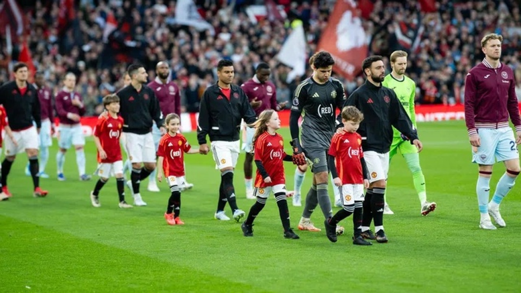 Manchester United recover to beat Atletico Madrid 2-1