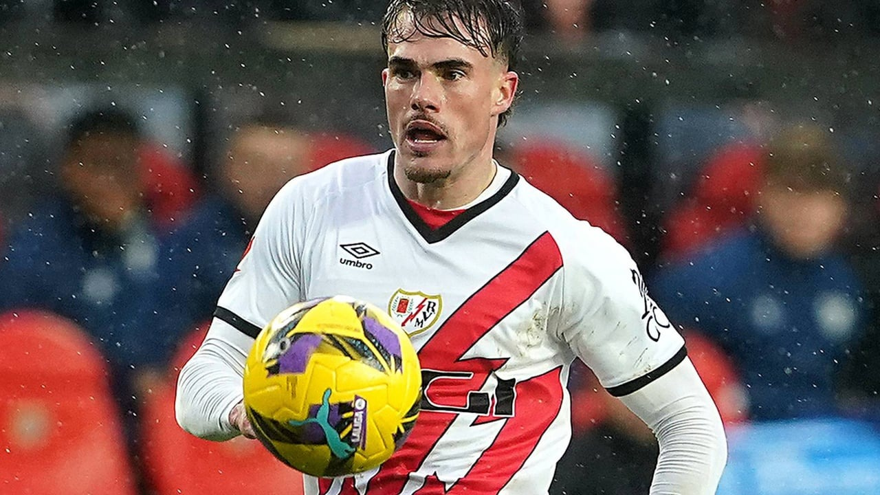 Pep Chavarria carries the ball during a Rayo Vallecano match