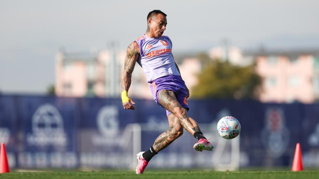 Universidad de Chile beat ten-man Huachipato 2-0