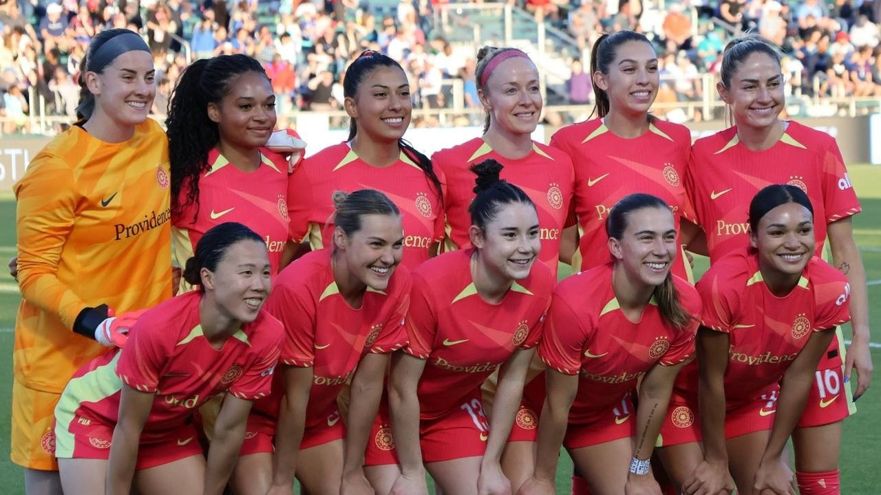 Portland Thorns players pose for a team photograph