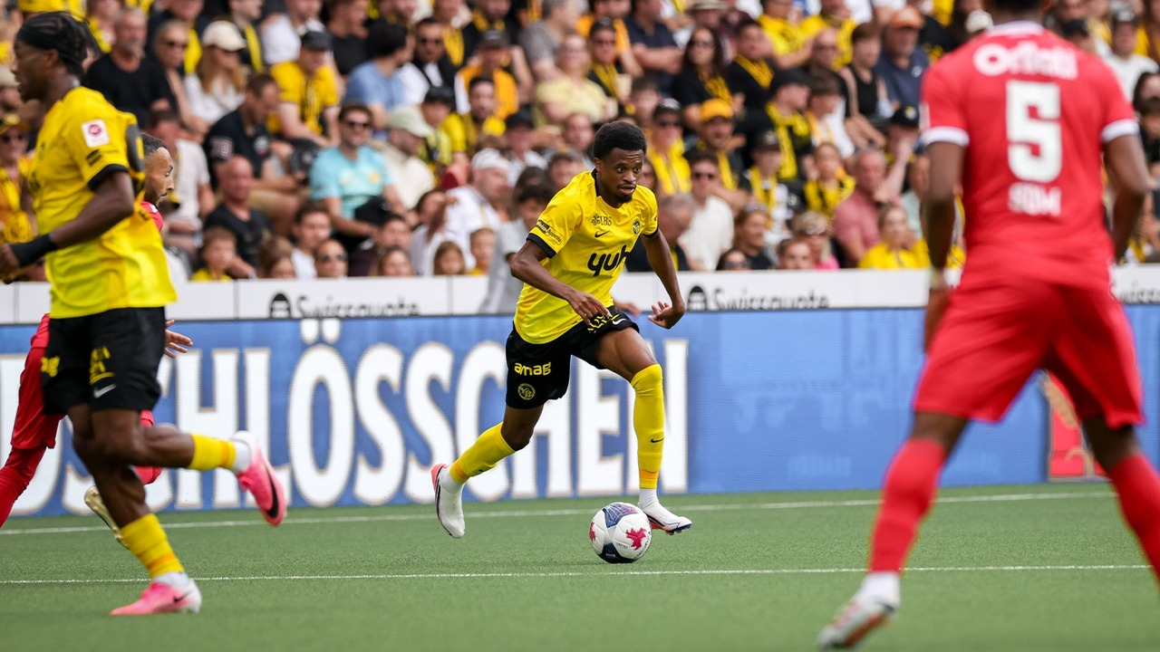 Young Boys and Thun players contest the ball